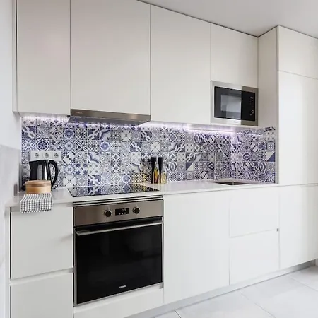 Central With Balcony Lägenhet