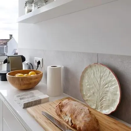 Central With Balcony Lägenhet