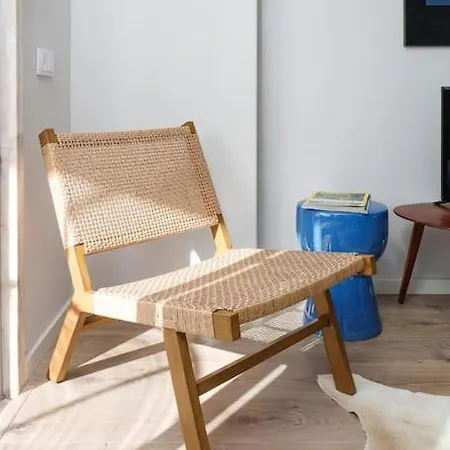 Central With Balcony Lägenhet *