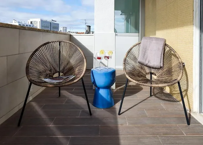 Central With Balcony Apartamento
