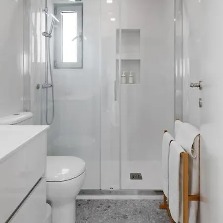 Central With Balcony * ליסבון