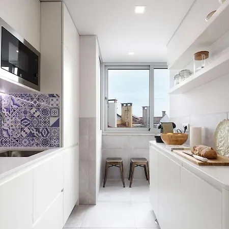 Central With Balcony * ליסבון