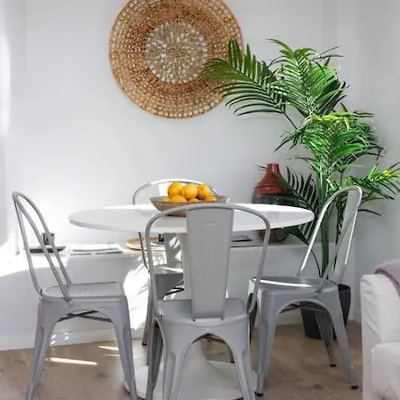 Apartment Central With Balcony Lissabon