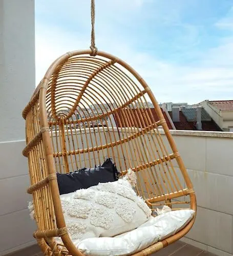 Central With Balcony شقة